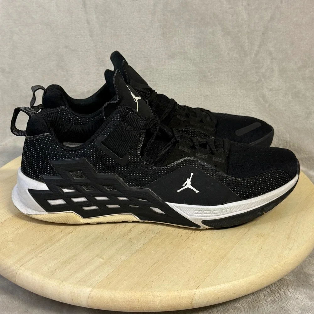 Jordan zoom trunner
